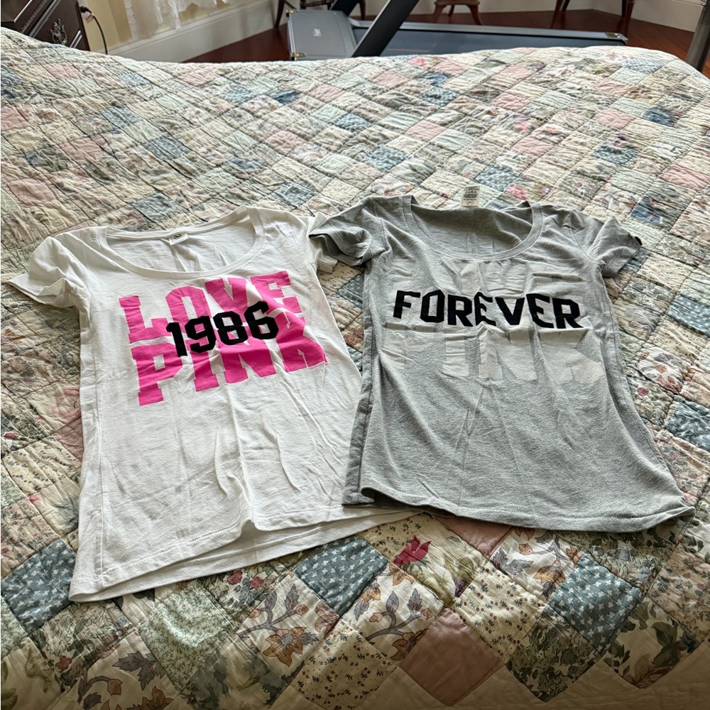 SET OF 2 VS VICTORIA’S SECRET PINK TEES T-SHIRTS SIZE SMALL
